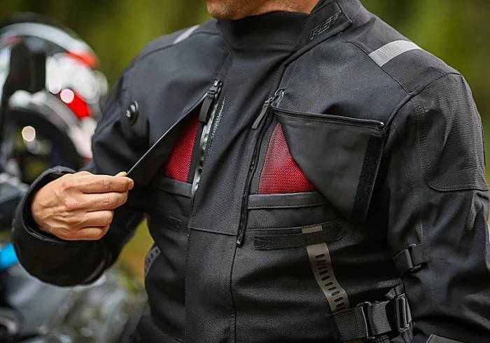 Claves para elegir la chaqueta de moto perfecta para el frío extremo