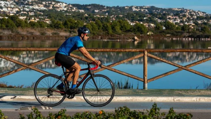 Calp busca un equilibrio entre el turismo ciclista y la convivencia vecinal