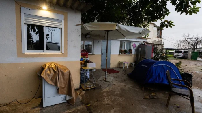 Una promotora amenaza con echar de su casa a María, Antonio y decenas de personas en Mallorca: "Somos honrados"