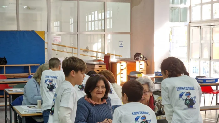 LOPETRONIC STEAM Intergeneracional: Niños y ancianos unidos por la tecnología en Badajoz
