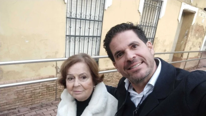 Dolor y Esperanza en Huelva tras el Fallecimiento de Natividad en el Accidente de Adamuz