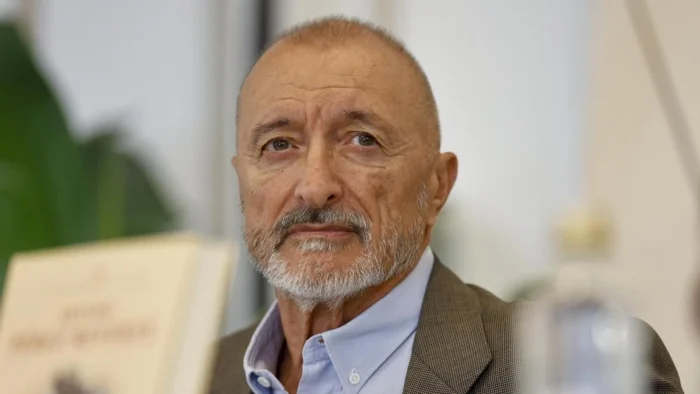 ¿La guerra que todos perdimos? Pérez-Reverte achaca la polémica de la jornada de Memoria a un "error de maquetación"