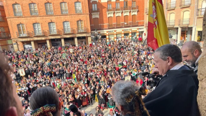 Colores, bastones y orgullo rural: Bermillo, capital de las águedas en Zamora