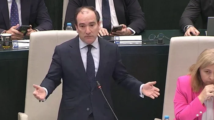 El PP vota "por error" en contra de una propuesta sobre Venezuela en el Ayuntamiento de Madrid