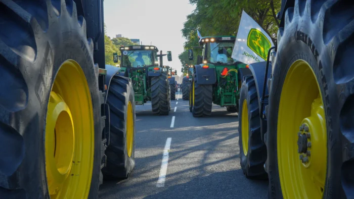 Por dónde es mejor no pasar hoy en coche por Santander: las calles más afectadas por la tractorada de los ganaderos