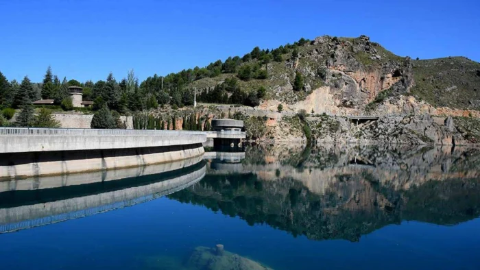 Desembalse de la Presa de Quéntar: Precaución en Cenes de la Vega y Quéntar