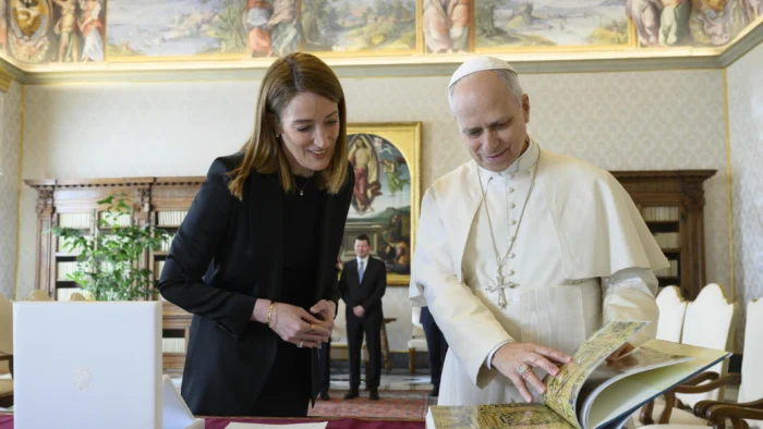 NUEVO TITULO: El Papa Francisco se reúne con Roberta Metsola y aborda temas clave como la paz y la dignidad humana
