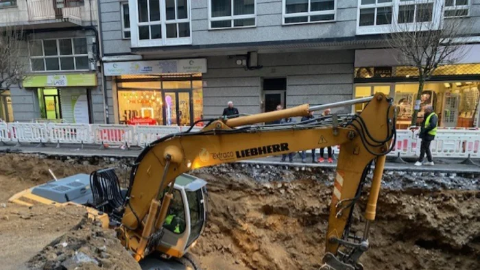 Colapso en Ourense: Calle Pena Trevinca Cerrada por Socavón; Reapertura Estimada en Dos Meses