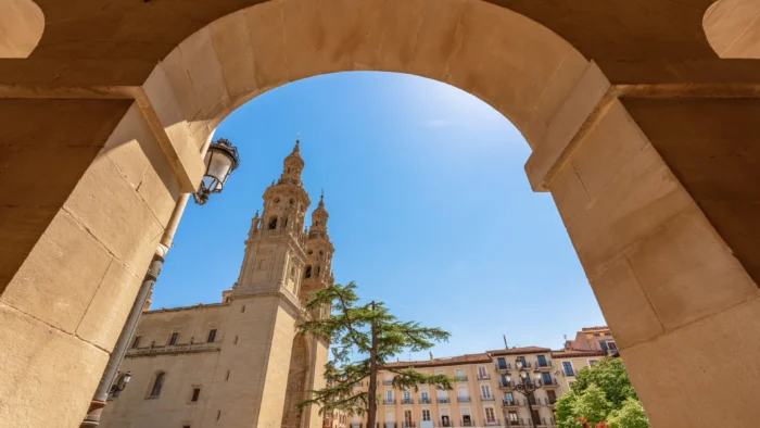 Emigra a La Rioja con un propósito sin saber que, tras dos años, su futuro en España cambia para siempre: "He arriesgado mucho, por eso trabajo en dos sitios a la vez"