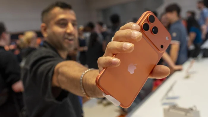 Apple no acusa haberse descolgado de la carrera de la IA y el iPhone marca récord de ventas