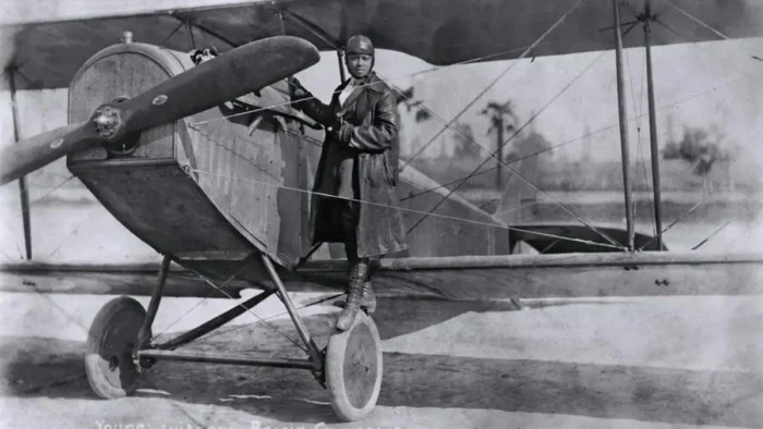 CUANDO BESSIE COLEMAN ROMPIÓ BARRERAS: LA HISTORIA DE LA PRIMERA MUJER AFROAMERICANA EN PILOTAR UN AVIÓN