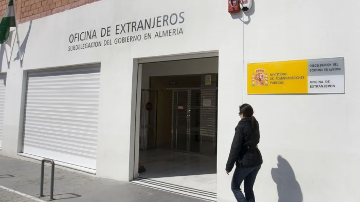 Regularización de Migrantes en España: Desmintiendo Bulos y Analizando Reacciones