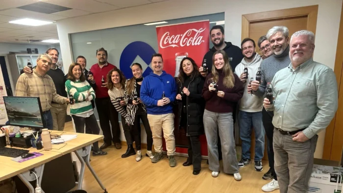 Coca-Cola celebra el patrón de los periodistas en COPE Valencia y reafirma su alianza con el comercio local