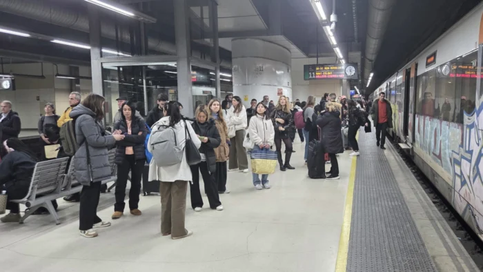NUEVO TITULO: Agentes sociales exigen medidas urgentes ante la crisis de Rodalies en Cataluña