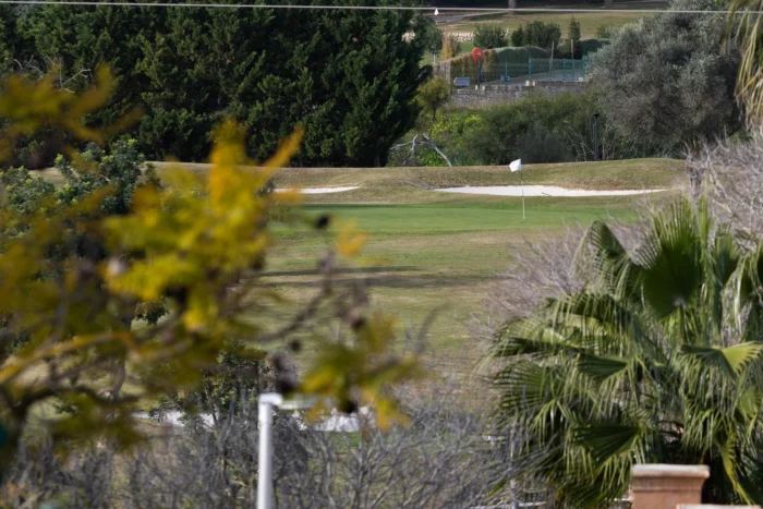 "La locura es que se haya autorizado": una antigua mas&iacute;a, convertida en viviendas por 2,4 millones con aljibes como spa