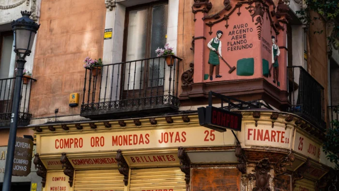 EL Oro Alcanza Precios Récord Impulsado por la Inestabilidad y la Inflación