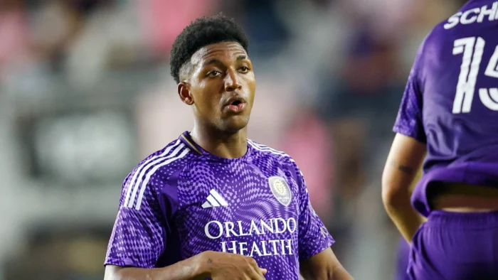 Novedades en el Mercado de Fichajes: Alavés y Villarreal Apuntalan sus Plantillas