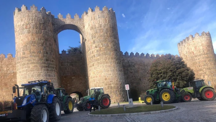 NUEVO TITULO: Masiva tractorada en Ávila contra los acuerdos de la UE con Mercosur