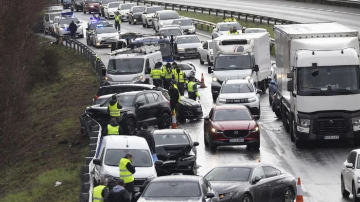 Múltiple Colisión en la AP-9 Deja Varios Heridos, Incluidos Dos Diputados