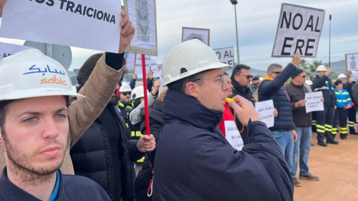 El Ayuntamiento de Cartagena apoya a los trabajadores de Sabic y exige un plan de futuro
