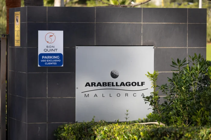 "La locura es que se haya autorizado": una antigua mas&iacute;a, convertida en viviendas por 2,4 millones con aljibes como spa