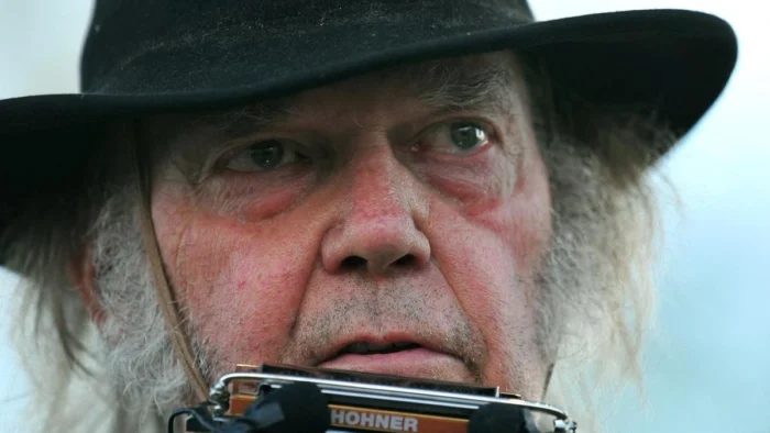 Neil Young ofrece acceso gratuito a su música a Groenlandia ante tensiones geopolíticas