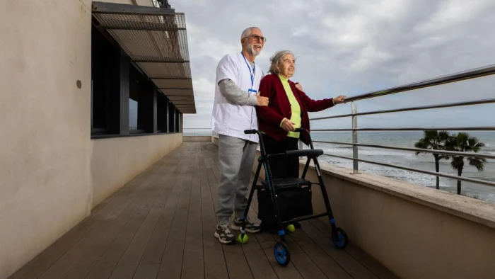Los voluntarios, el alivio de las personas que están solas: "Son nuestros ángeles custodios"