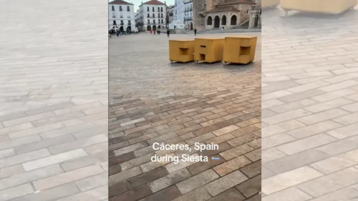 La siesta española sorprende a un turista estadounidense en Cáceres