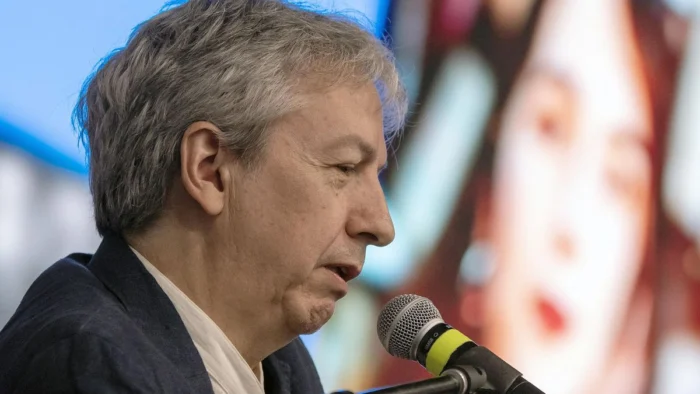 NUEVO TITULO: David Toscana gana el Premio Alfaguara de Novela 2026 con 'El ejército ciego'