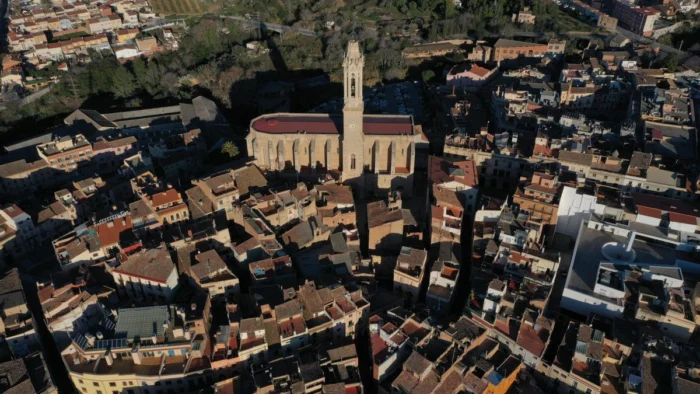 Valls: Más Allá de la Calçotada, un Tesoro Patrimonial con el Campanario Más Alto de Cataluña