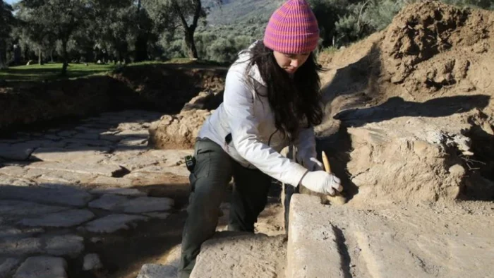 La escalinata monumental de Nisa reaparece bajo tierra: era la entrada a una de las bibliotecas m&aacute;s c&eacute;lebres del Imperio romano