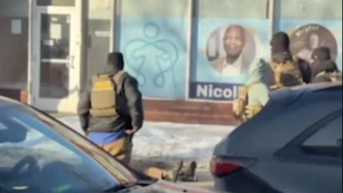 NUEVO TITULO: Agente federal mata a un hombre a tiros en Minneapolis tras protestas contra el autoritarismo