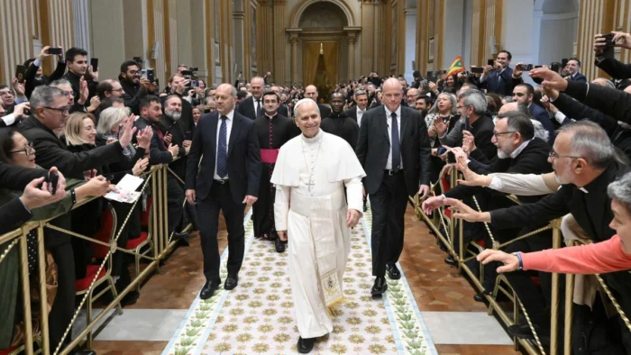 León XIV: El Papa americano que desafía la arrogancia del dinero