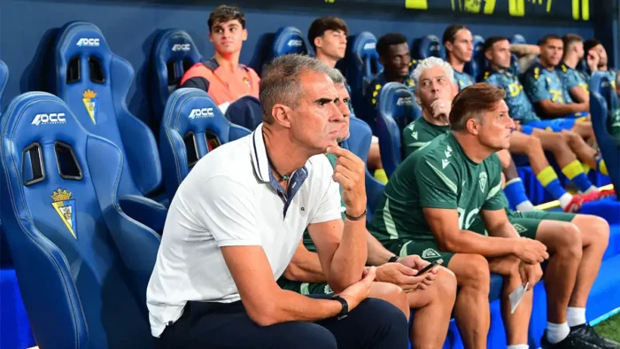 Decepción en el cierre del mercado invernal para el Cádiz CF