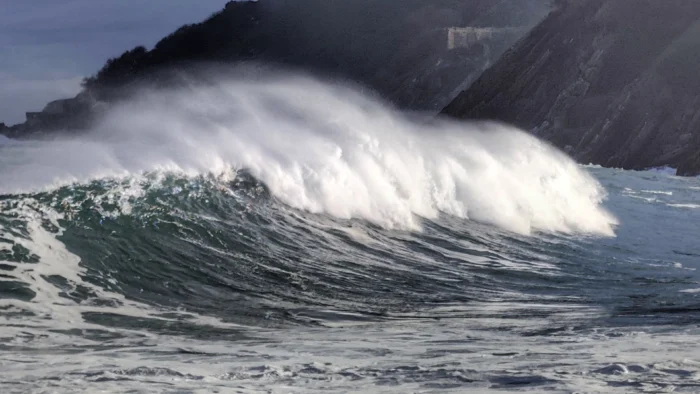 Temporal Marítimo Azota Baleares: Alerta Naranja por Olas de Hasta 10 Metros