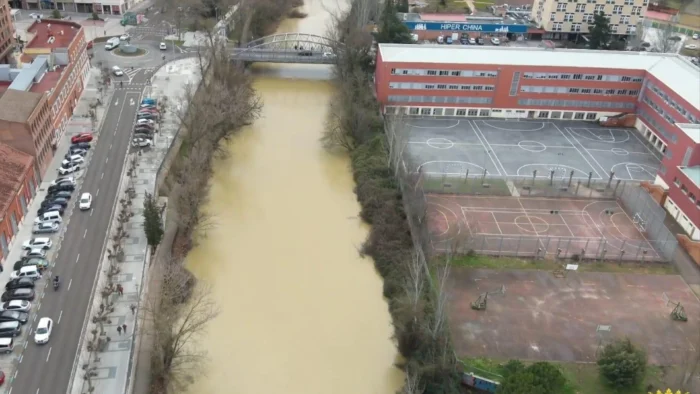 Aumento del caudal del río Carrión en Palencia y alerta por crecidas en la Cuenca del Duero