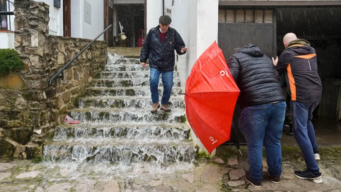 Grazalema evacuada ante el riesgo de derrumbes por lluvias torrenciales