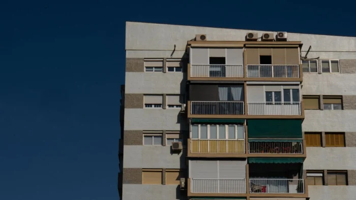 Tasadores de vivienda en España exigen una remuneración digna ante condiciones laborales precarias