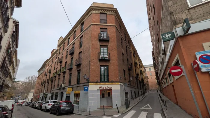 Los planes inmobiliarios de la Casa de Alba en Madrid: un palacio, dos bloques de pisos tur&iacute;sticos y decenas de desalojos