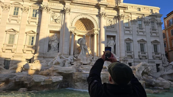 La Fontana de Trevi cobra entrada: ¿Turismo sostenible o mercantilización?