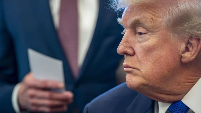 Trump afirma que México dejará de enviar petróleo a Cuba mientras negocia con líderes cubanos