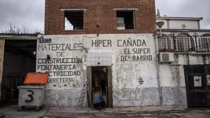 España sabe desde hace un año que viola un tratado europeo por dejar sin luz a la Cañada Real: "Juegan a hacerse los sordos"