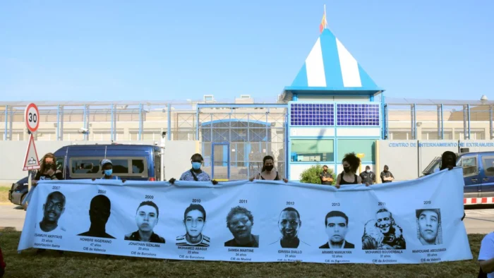 Dos de cada tres catalanes quieren limitar la inmigración, según un sondeo