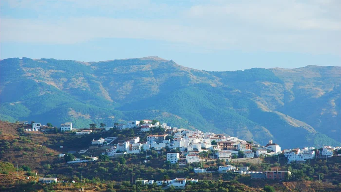 Búsqueda Activa de Mujer Arrastrada por Río en Sayalonga (Málaga)