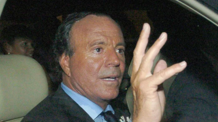 Julio Iglesias Demanda a Yolanda Díaz por Difamación tras Acusaciones de Abuso