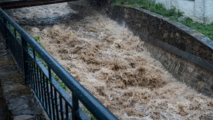 Ubrique mantiene el nivel 2 de emergencia mientras el Ayuntamiento actúa contra los socavones del temporal