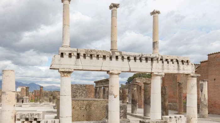 La primera red social de la historia se descubrió en los grafitis de Pompeya