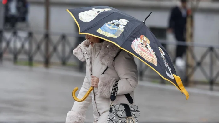 Miércoles con aviso amarillo por rachas fuertes en la Sierra y una lluvia que no cesa en Madrid
