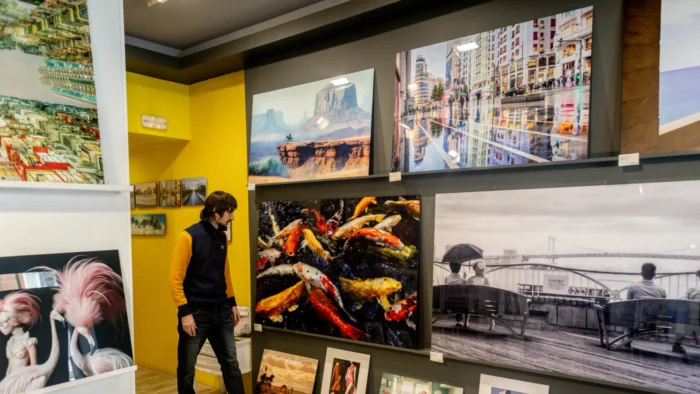 ‘Al límite de lo real’: La exposición que desafía tu percepción entre realidad e IA