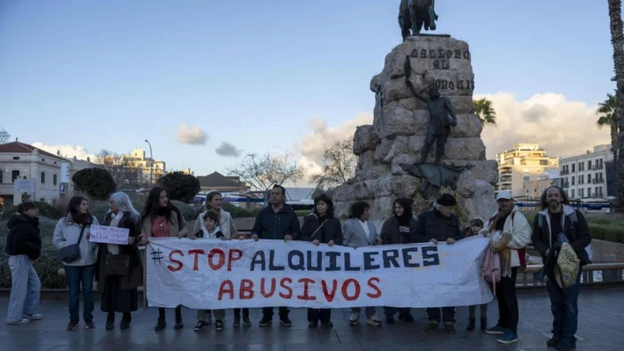 Drama Habitacional en Gran Canaria: Madre e Hijo al Borde del Desahucio